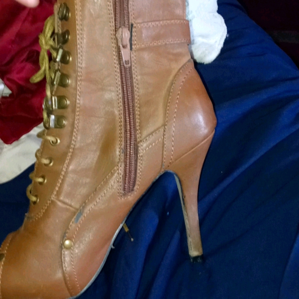 Heels brownish